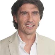 Nativo francés con experiencia en empresa, ofrece tanto clases para alumnos como para profesionales.